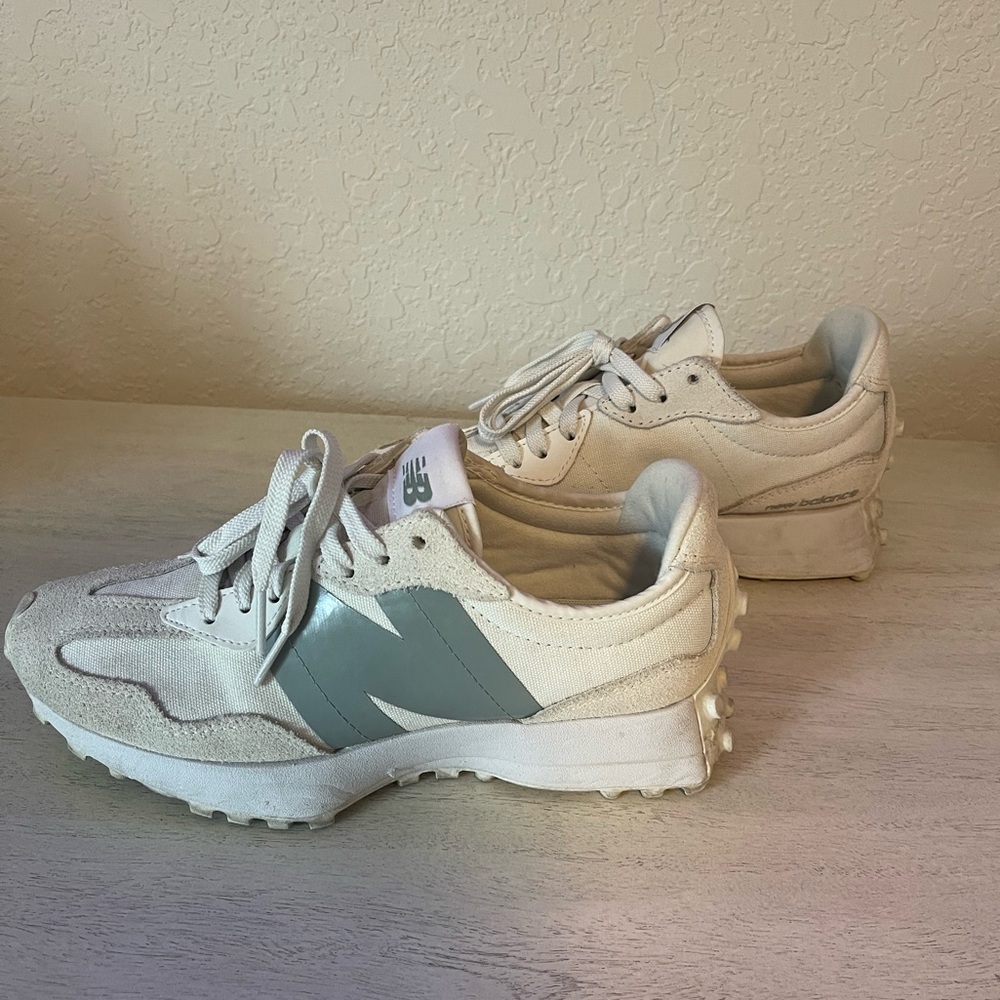New Balance 327